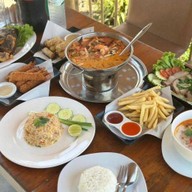 ล้านรส คาเฟ่ -
