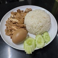 ไก่ตุ๋นไก่กะเพราไก่ทอด & Café - ครัวคุณตุ๊ก ลาดพร้าว 12