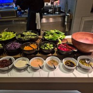 Crave Wine Bar & Restaurant โรงแรมอลอฟท์ กรุงเทพ - สุขุมวิท 11