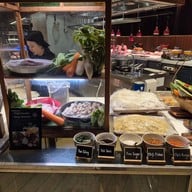 Crave Wine Bar & Restaurant โรงแรมอลอฟท์ กรุงเทพ - สุขุมวิท 11