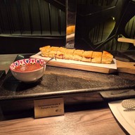 Crave Wine Bar & Restaurant โรงแรมอลอฟท์ กรุงเทพ - สุขุมวิท 11