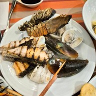 Crave Wine Bar & Restaurant โรงแรมอลอฟท์ กรุงเทพ - สุขุมวิท 11