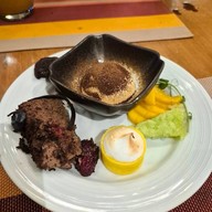 Crave Wine Bar & Restaurant โรงแรมอลอฟท์ กรุงเทพ - สุขุมวิท 11