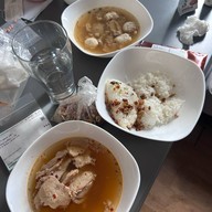 ใสสะอาดก๋วยเตี๋ยวลูกชิ้นน้ำใส สาขาพระราม4 (บ่อนไก่)