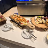 Crave Wine Bar & Restaurant โรงแรมอลอฟท์ กรุงเทพ - สุขุมวิท 11