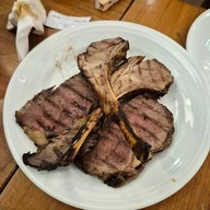 Crave Wine Bar & Restaurant โรงแรมอลอฟท์ กรุงเทพ - สุขุมวิท 11