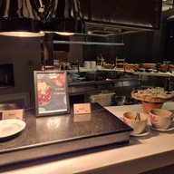 Crave Wine Bar & Restaurant โรงแรมอลอฟท์ กรุงเทพ - สุขุมวิท 11