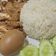 ไก่ตุ๋นไก่กะเพราไก่ทอด & Café - ครัวคุณตุ๊ก ลาดพร้าว 12