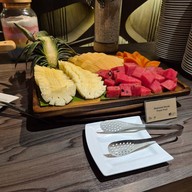 Crave Wine Bar & Restaurant โรงแรมอลอฟท์ กรุงเทพ - สุขุมวิท 11