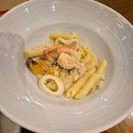 Crave Wine Bar & Restaurant โรงแรมอลอฟท์ กรุงเทพ - สุขุมวิท 11