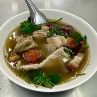 เมนูของร้าน ก๋วยจั๊บนายเอ็ก (Nai Ek Roll Noodle) เยาวราช (primary branch)
