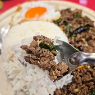 กะเพราตาแป๊ะ อโศก