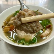 เมนูของร้าน ก๋วยจั๊บนายเอ็ก (Nai Ek Roll Noodle) เยาวราช (primary branch)