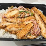 เมนูของร้าน ข้าวหมูทอดอร่อยมาก พันท้ายนรสิงห์