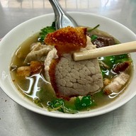 เมนูของร้าน ก๋วยจั๊บนายเอ็ก (Nai Ek Roll Noodle) เยาวราช (primary branch)