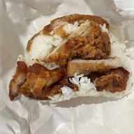 เมนูของร้าน ข้าวหมูทอดอร่อยมาก พันท้ายนรสิงห์