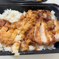 เมนูของร้าน ข้าวหมูทอดอร่อยมาก พันท้ายนรสิงห์