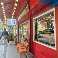 หน้าร้าน กะเพราตาแป๊ะ อโศก