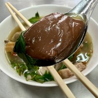 เมนูของร้าน ก๋วยจั๊บนายเอ็ก (Nai Ek Roll Noodle) เยาวราช (primary branch)