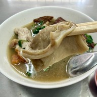 เมนูของร้าน ก๋วยจั๊บนายเอ็ก (Nai Ek Roll Noodle) เยาวราช (primary branch)