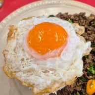 กะเพราตาแป๊ะ อโศก