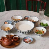 ครัวอะโกว์ ข้าวต้มกุ๊ย - หัวลำโพง