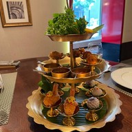 เสน่ห์จันทน์ กลาสเฮาส์ แอทสินธร