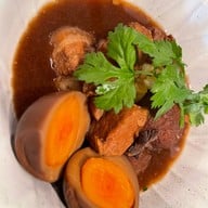 เสน่ห์จันทน์ กลาสเฮาส์ แอทสินธร