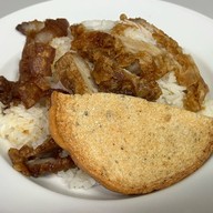 เมนูของร้าน ข้าวหมูทอดอร่อยมาก พันท้ายนรสิงห์