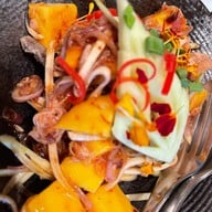 เสน่ห์จันทน์ กลาสเฮาส์ แอทสินธร