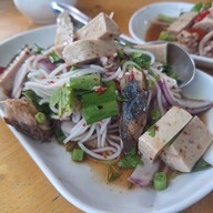 BUA Riverside ผัดไทย กุ้งแม่น้ำเผา