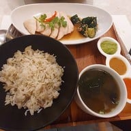 Another Hound Café ดิเอ็มโพเรียม