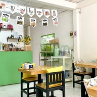 หอมนิรันทร์ คาเฟ่ (ก๋วยเตี๋ยวเรือ)