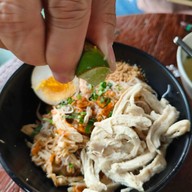 ก๋วยเตี๋ยวลับในสวน x ซัมแวร์ โฮมคาเฟ่ บางคูเวียง,บางกรวย,นนทบุรี