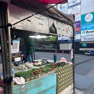 เมนูของร้าน ไก่ปิ้งหมูกัญญา (ตึก SM Tower)