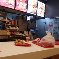 บรรยากาศ KFC MaxValue พัฒนาการ