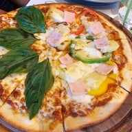 Charm Eatery and Bar สาธร