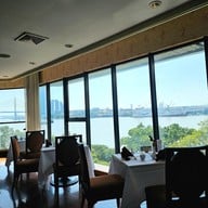 บรรยากาศ The Emperor