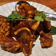 Charm Eatery and Bar สาธร