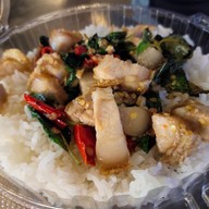 เมนูของร้าน นักล่ากะเพรา ตลาดกลางลาดสวาย