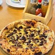 HALFWAY Brunch & Bar งามดูพลี