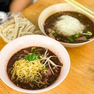 ก๋วยเตี๋ยวเรือเจ๊นา