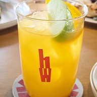 HALFWAY Brunch & Bar งามดูพลี