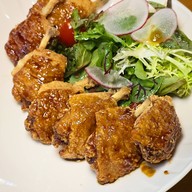 HALFWAY Brunch & Bar งามดูพลี