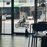 TRINITY BAKEHOUSE ถนนหน้าเมือง