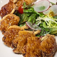 HALFWAY Brunch & Bar งามดูพลี