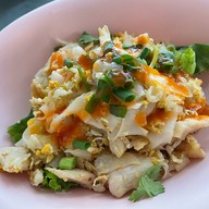 เมนูของร้าน ก๋วยเตี๋ยวคั่วไก่-หมู ตรอกสุกร