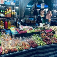 ร้านผักคุณหญิง (ตลาดนัดคลองถมนาหนอง) -