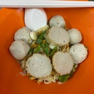 นายย้ง ทรงวาด ก๋วยเตี๋ยวลูกชิ้นปลา .