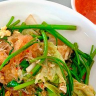 เสบียงเส้น : ผัดไทย ราดหน้า ผัดซีอิ๊ว คั่วไก่ ข้าวผัดปู สุกี้ ซ.กิ่งแก้ว 25/1